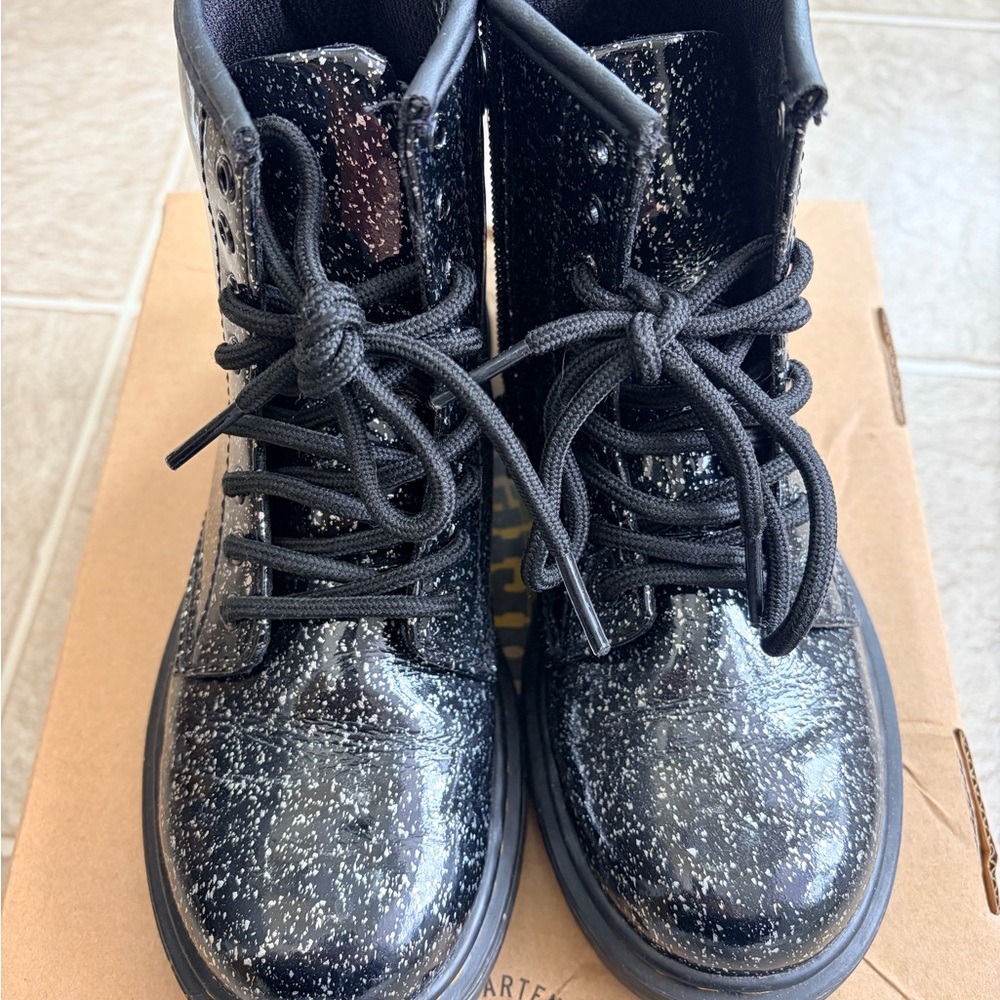 Dr. Martens Black Glitter Kids Boots - Picture 3 of 10